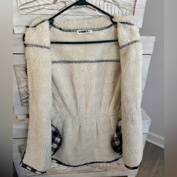 DOUBLJU Women’s fleece lined black and white zip up vest. Size M. EUC. - Picture 9 of 9